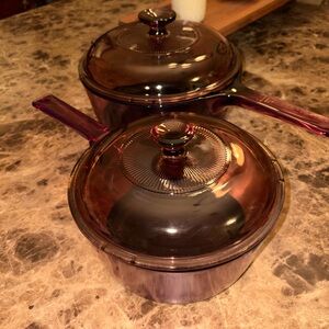 Vintage glass 1.5L and 2.5L saucepan set